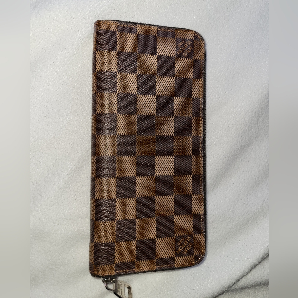 Louis vuitton vertical zippy wallet